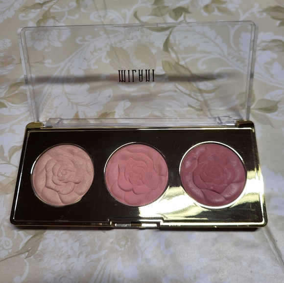Milani Eye & Face Palette Bundle - Picture 13 of 16